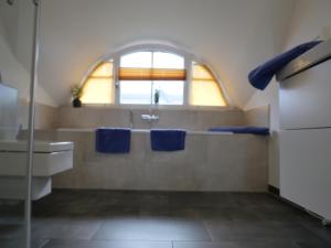 Koupelna v ubytování Strandnah Haus "Hertha"mit Infrarotsauna
