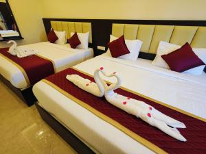 Postel nebo postele na pokoji v ubytování Hotel Sri Kanthan Residency