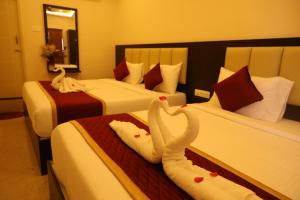 Postel nebo postele na pokoji v ubytování Hotel Sri Kanthan Residency