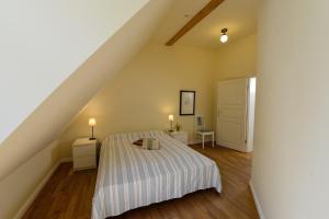 Ένα ή περισσότερα κρεβάτια σε δωμάτιο στο Ferienwohnung 5 mit Seeblick für 4 Personen