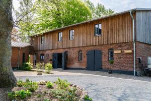a brick building with a tree in front of it at Studio Zwei in Oersberg