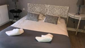 Postel nebo postele na pokoji v ubytování *La douce étape des Châteaux *