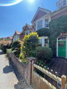 a house with a green door and a fence at Large Townhouse in Lewes, National Park in Lewes