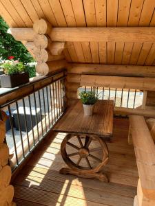 a wooden porch with a bench on a deck at Hahnenkleer Hütte Harzliebe in Goslar