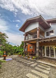 Το κτήριο όπου στεγάζεται  το κατάλυμα σε φάρμα