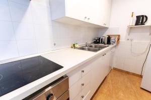 Kuchyň nebo kuchyňský kout v ubytování Casa magnifica a pocos metros de la playa con A/C