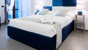 a bedroom with two beds with towels on them at New Dimora Valmar in Polignano a Mare