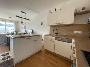 Η κουζίνα ή μικρή κουζίνα στο Modern bright apartment +17 φωτογραφίες