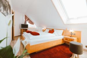 Postel nebo postele na pokoji v ubytování Naturparkhotel Adler + 37 fotografií