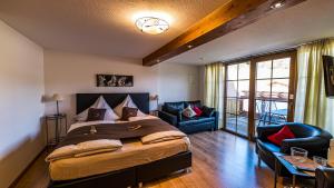 Postel nebo postele na pokoji v ubytování Gästehaus Holzer Kreuz - Ferienwohnung "Narzisse"
