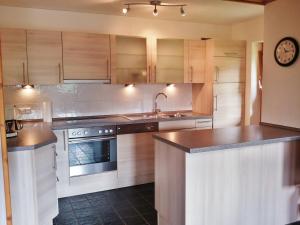 Dapur atau dapur kecil di Bühlhof Todtnauberg Gästehaus Wohnung 4