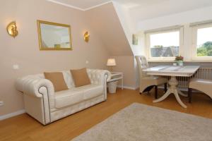 Posezení v ubytování Teewelkenhüs Sonnenappartement + 6 fotografií