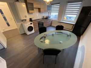 a kitchen with a table and chairs in a room at Ferienwohnung Osnabrück- Schinkel in Osnabrück +7 photos