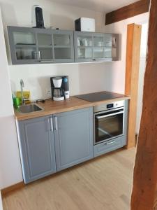 Küche/Küchenzeile in der Unterkunft Torhaus Rattelsdorf - Wohnung 2 Edelweiß