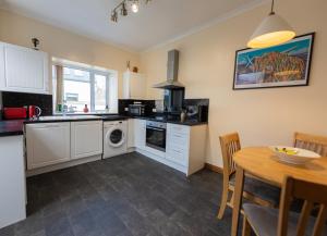 Køkken eller tekøkken på Elgin Self Catering Holiday Cottage