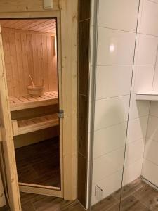 a sauna with a glass door in a room at Achter Wiek in Kühlungsborn
