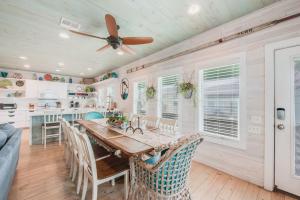 Φωτογραφία από το άλμπουμ του Caney Creek Beach Club - Pet Friendly Golf Cart Included στη Φιλαδέλφεια