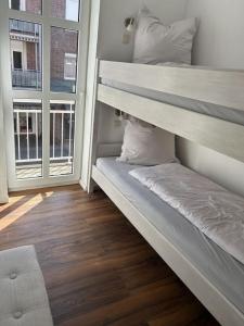 เตียงในห้องที่ Inselresidenz Strandburg - Ferienwohnung 106 +10 ภาพ