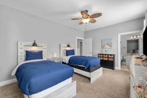 Katil atau katil-katil dalam bilik di Newly Renovated 3BR at World Tour +78 gambar