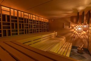 a sauna with wooden benches and a light on the wall at Windeby 7T in Wenningstedt +15 photos