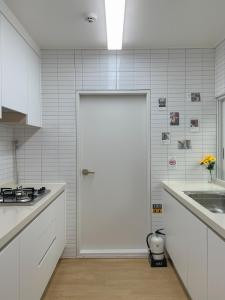 Η κουζίνα ή μικρή κουζίνα στο Newly opened Gwangalli Cozybay