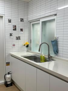Ένα μπάνιο στο Newly opened Gwangalli Cozybay