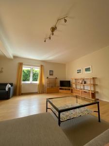 a living room with a glass coffee table in it at Rohrbruch in Lansen