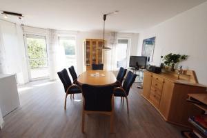 TV a/nebo společenská místnost v ubytování Ferienhaus Helder