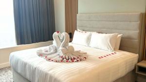 سرير أو أسرّة في غرفة في Pillo Hotel & Leisure Club