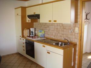 Dapur atau dapur kecil di Haus Sandboll DHH1