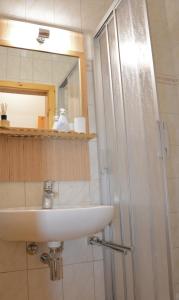 Koupelna v ubytování Rosenwinkel Appartement im EG + 5 fotografií