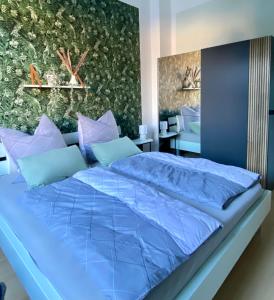 a bed with blue sheets and pillows in a bedroom at Ferienwohnung Parkblick in Arnstadt