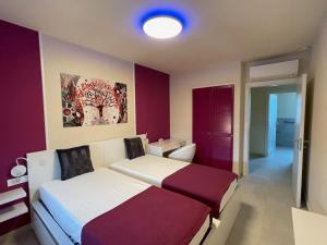Postel nebo postele na pokoji v ubytování Ferienwohnung mit beheiztem Pool, 60 m vom Strand + 17 fotografií