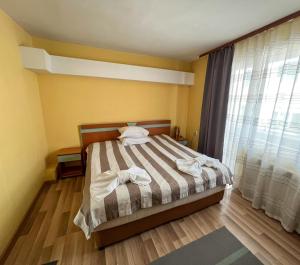 Postel nebo postele na pokoji v ubytování ALPHA family HOTEL