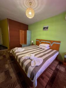 Postel nebo postele na pokoji v ubytování ALPHA family HOTEL