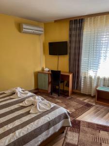 Postel nebo postele na pokoji v ubytování ALPHA family HOTEL