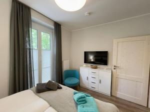 a bedroom with a bed and a tv and a window at Ferienwohnung Kleine Auszeit in Neuhaus