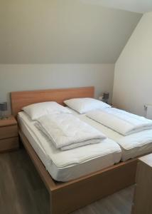 Postel nebo postele na pokoji v ubytování Ferienhaus Twistesee 93