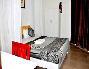 Postel nebo postele na pokoji v ubytování Lorycon Hotel Rukungiri