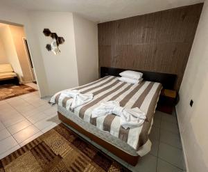 Postel nebo postele na pokoji v ubytování ALPHA family HOTEL