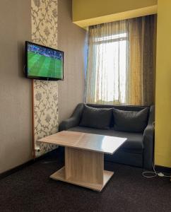 TV a/nebo společenská místnost v ubytování ALPHA family HOTEL
