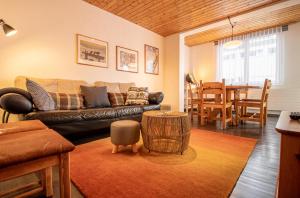 Posezení v ubytování Chalet Schwarzsee by Arosa Holiday