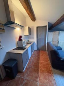 Kuchyň nebo kuchyňský kout v ubytování Grand studio proche centre + 4 fotografie