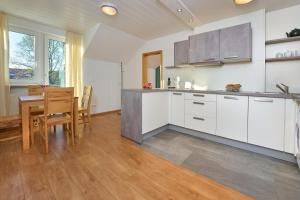 Kuchyň nebo kuchyňský kout v ubytování Thermen Appartements Gabriela, Appartemen 53 qm