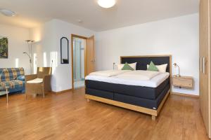Postel nebo postele na pokoji v ubytování Thermen Appartements Gabriela, Appartemen 53 qm
