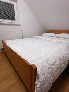 Postel nebo postele na pokoji v ubytování Apartma Neja Rogla