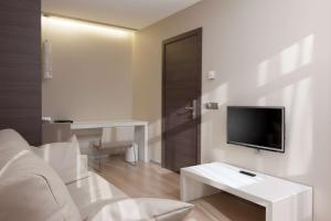 TV a/nebo společenská místnost v ubytování NH Castellón Mindoro