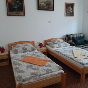 A bed or beds in a room at Rózsa Vendégház