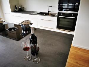 Η κουζίνα ή μικρή κουζίνα στο Chalethaus-Chiemsee - 268 qm Ferienhaus am Chiemsee - Neubau
