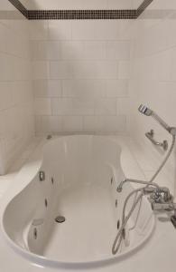 Koupelna v ubytování Hotel Garni Am Lindenhof Bunde + 22 fotografií